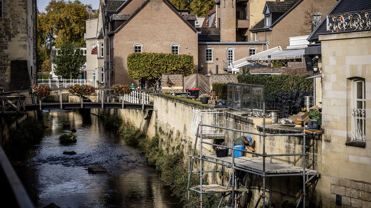 Aardbevingsgedupeerden ontmoeten Limburgse waterschadegedupeerden