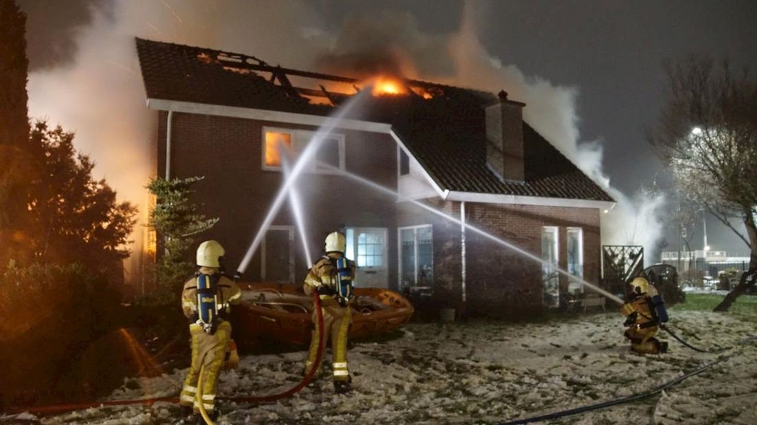 Uitslaande brand in woning in Zwartsluis