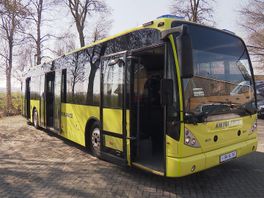 Meterslange ambulancebus van Annen naar Oekraïne: 'Om veel slachtoffers in één keer op te vangen'