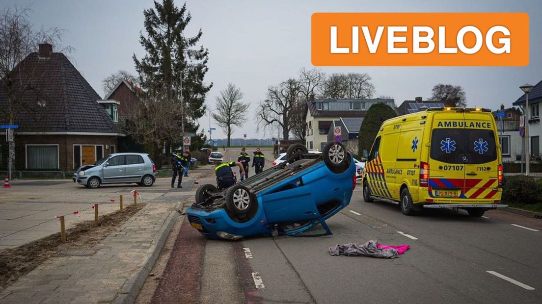 Bij een ongeluk in Heteren belandde een auto ondersteboven op het wegdek.