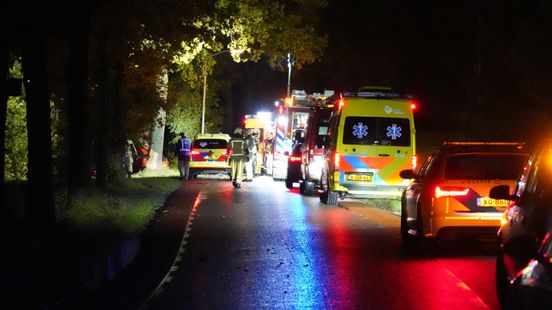 Automobilist zwaargewond bij ongeluk in Dwingeloo. Automobilist zwaargewond bij ongeluk in Dwingeloo.