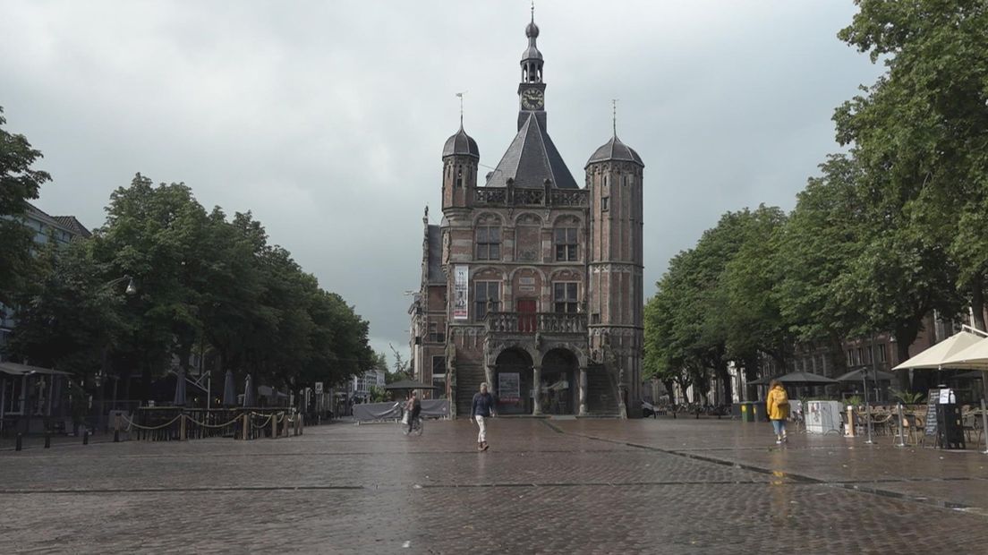 De Deventer Waag, waar ook Zwollenaren in de middeleeuwen al kwamen wegen