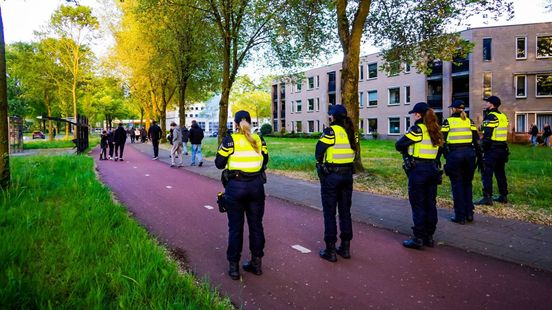 Aanhoudingen bij zoveelste azc-protest in Apeldoorn