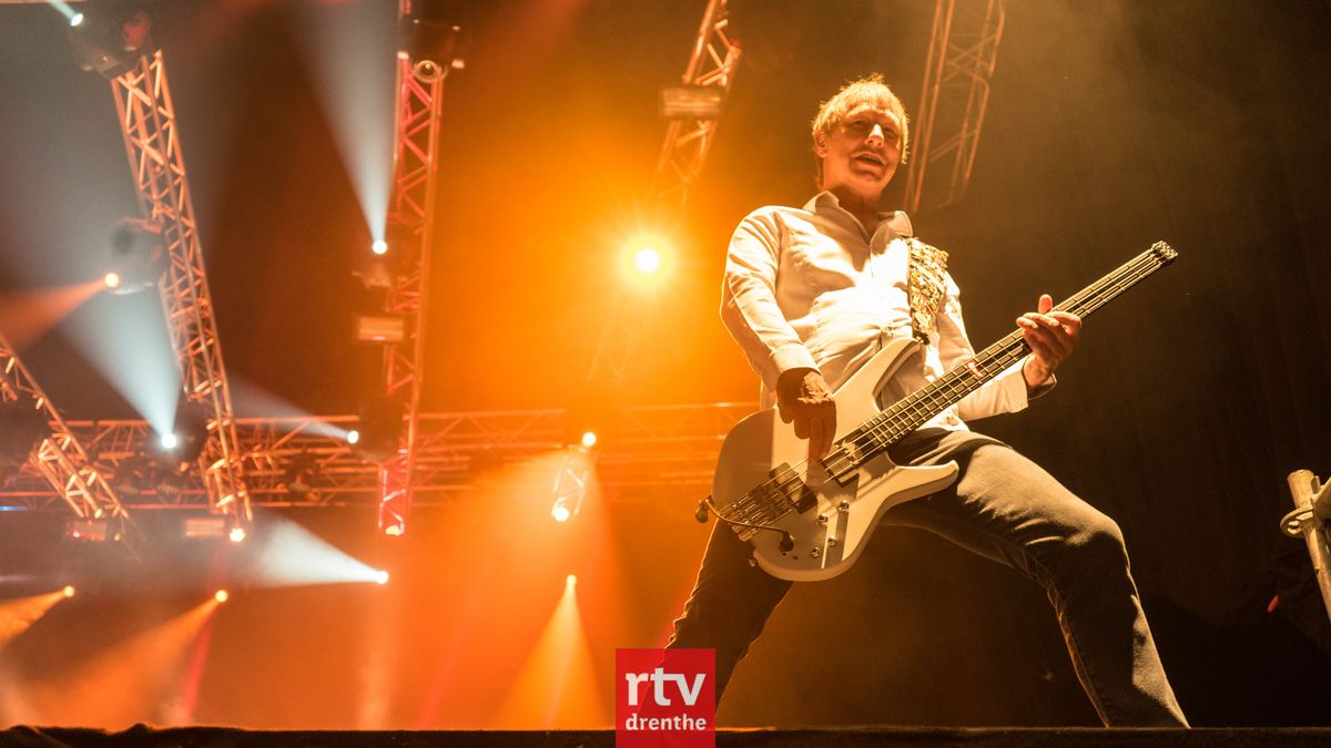 In beeld: rocklegende Status Quo in feesttent Pesse