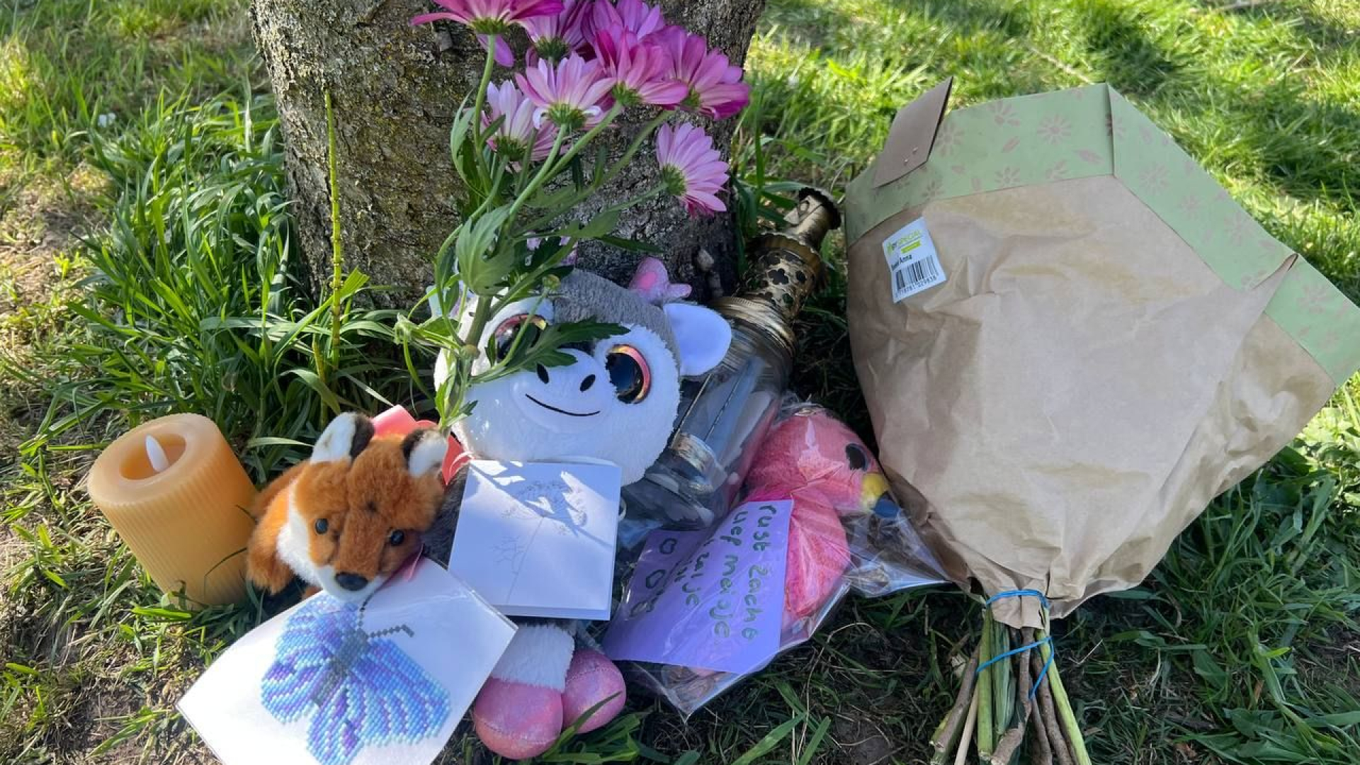 Bloemen en knuffels voor meisje (4) dat overleed door tragisch ongeluk