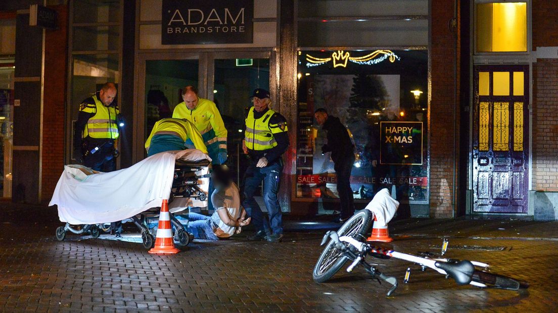 In het centrum van Apeldoorn vond in de nacht van vrijdag op zaterdag een steekpartij plaats. Vier personen raakten daarbij gewond, onder wie de 39-jarige verdachte.