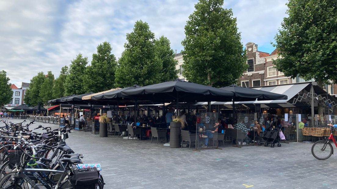 De terrassen op de markt in Goes