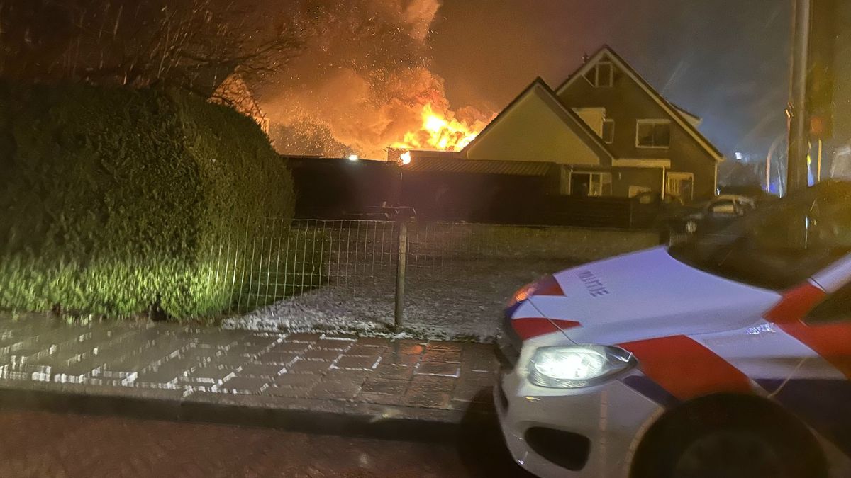 Grote brand in bedrijfspand in Laag Zuthem