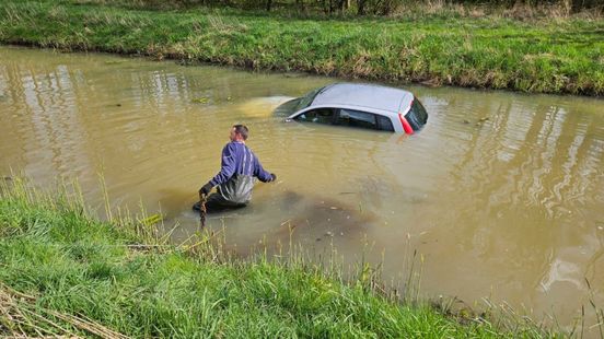Autos op elkaar • fietser aangereden.