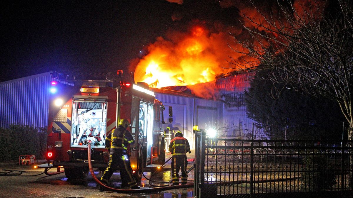Opnieuw grote brand in jachthaven Wessem