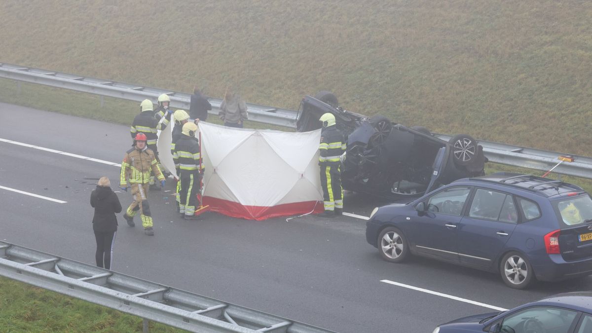 Zes gewonden bij ernstig ongeval op Afsluitdijk bij Kornwerderzand