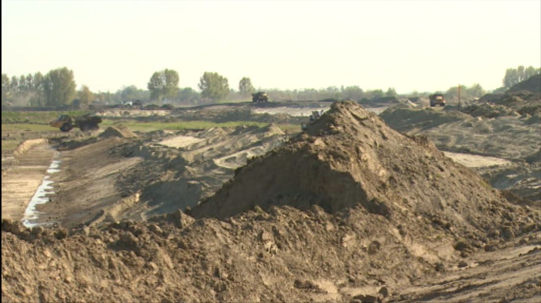 Hoe de vervuilde grond in de dijk bij Perkpolder minimaal gevaar oplevert