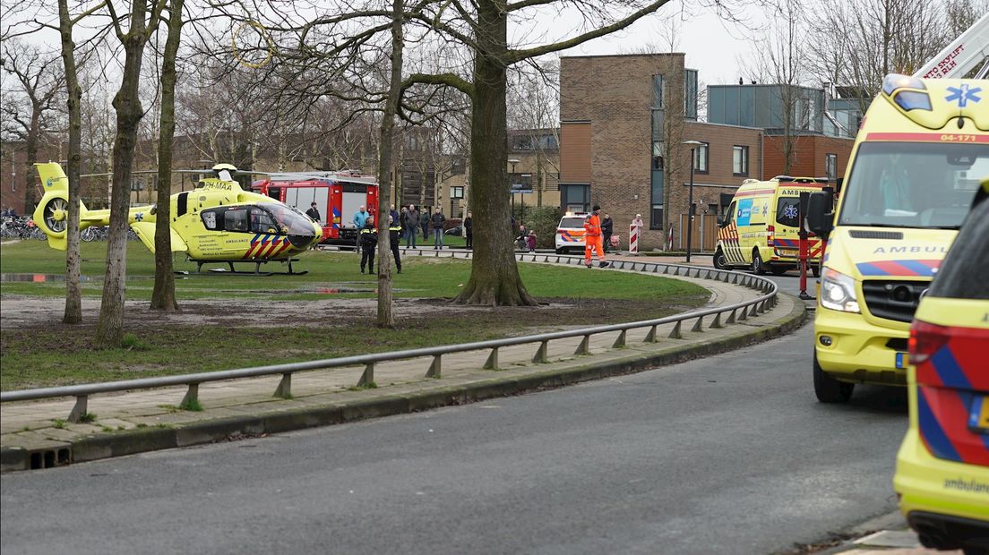 Traumahelikopter landt in Deventer woonwijk
