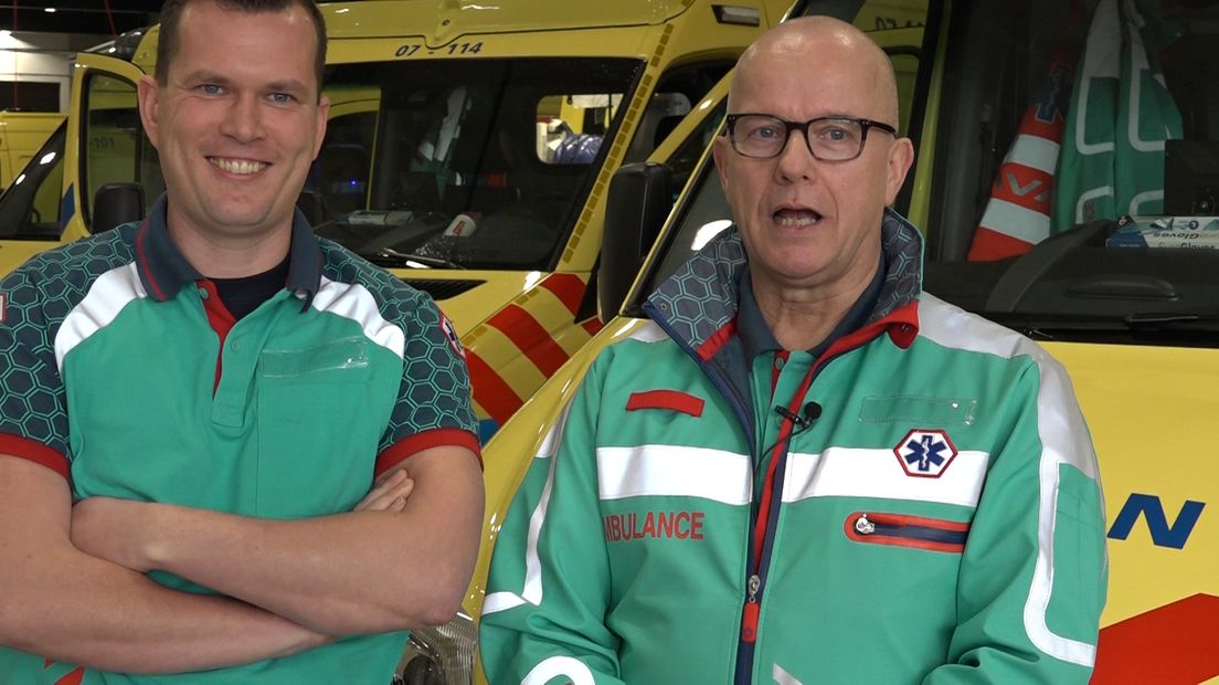 Al tientallen jaren liep het ambulancepersoneel in dezelfde outfit. Maar er is een nieuw uniform. En het ambulance-personeel van de regio Gelderland-Midden heeft de primeur in onze provincie.