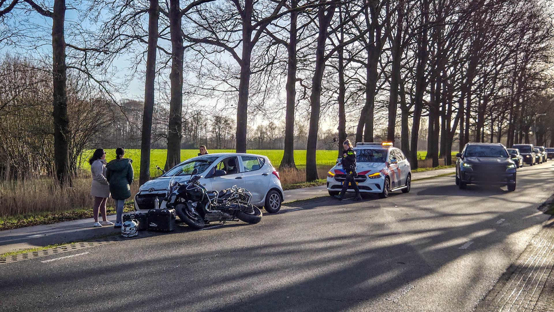 Auto en motor botsen op elkaar in Stoutenburg