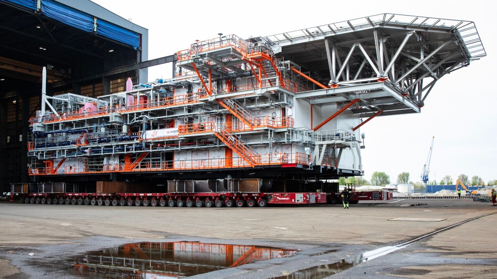 Het boorplatform in aanbouw in Schiedam