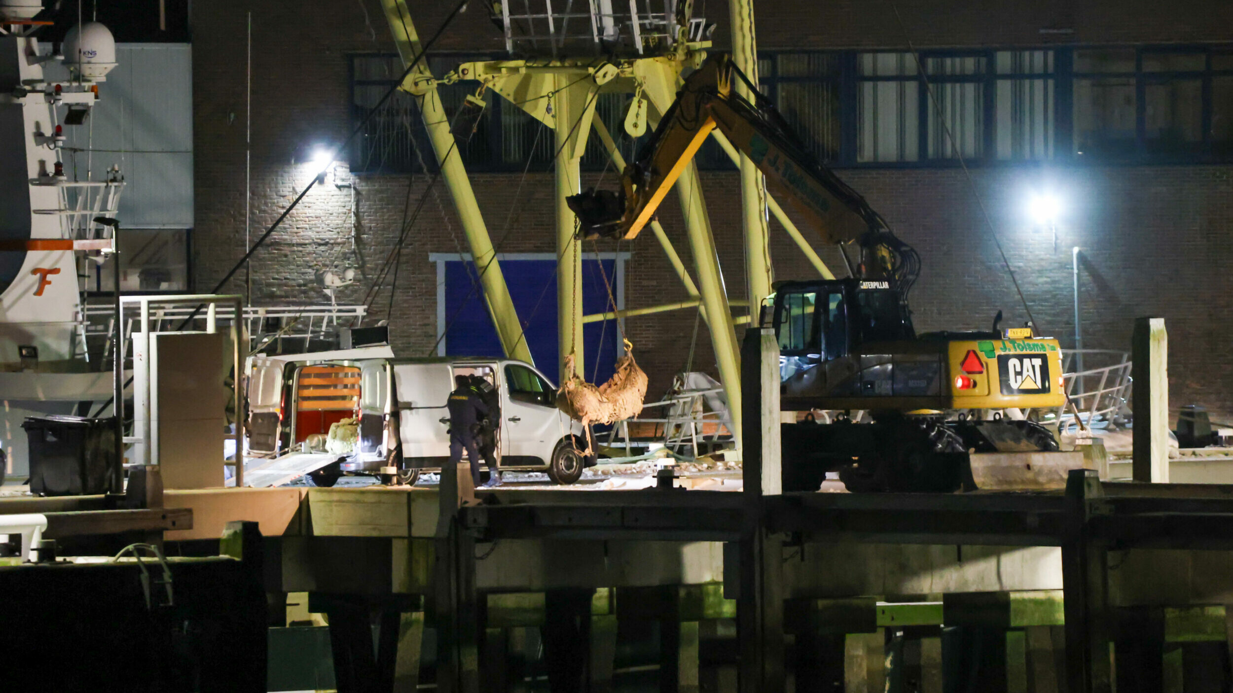 Drugshannel en spionaazje: Harns siket help om haven wer feilich te meitsjen
