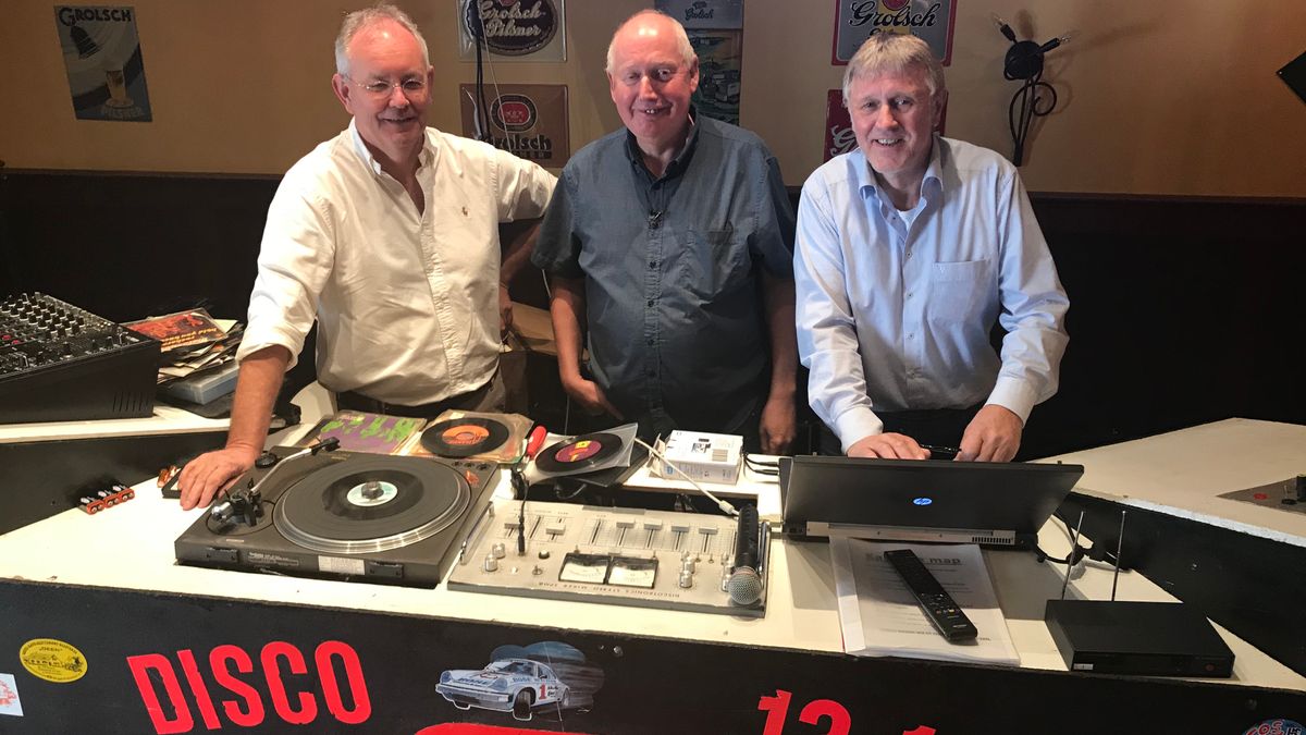 'Oude DJ's' uit Oosterhesselen gaan nog één keer uit hun bol