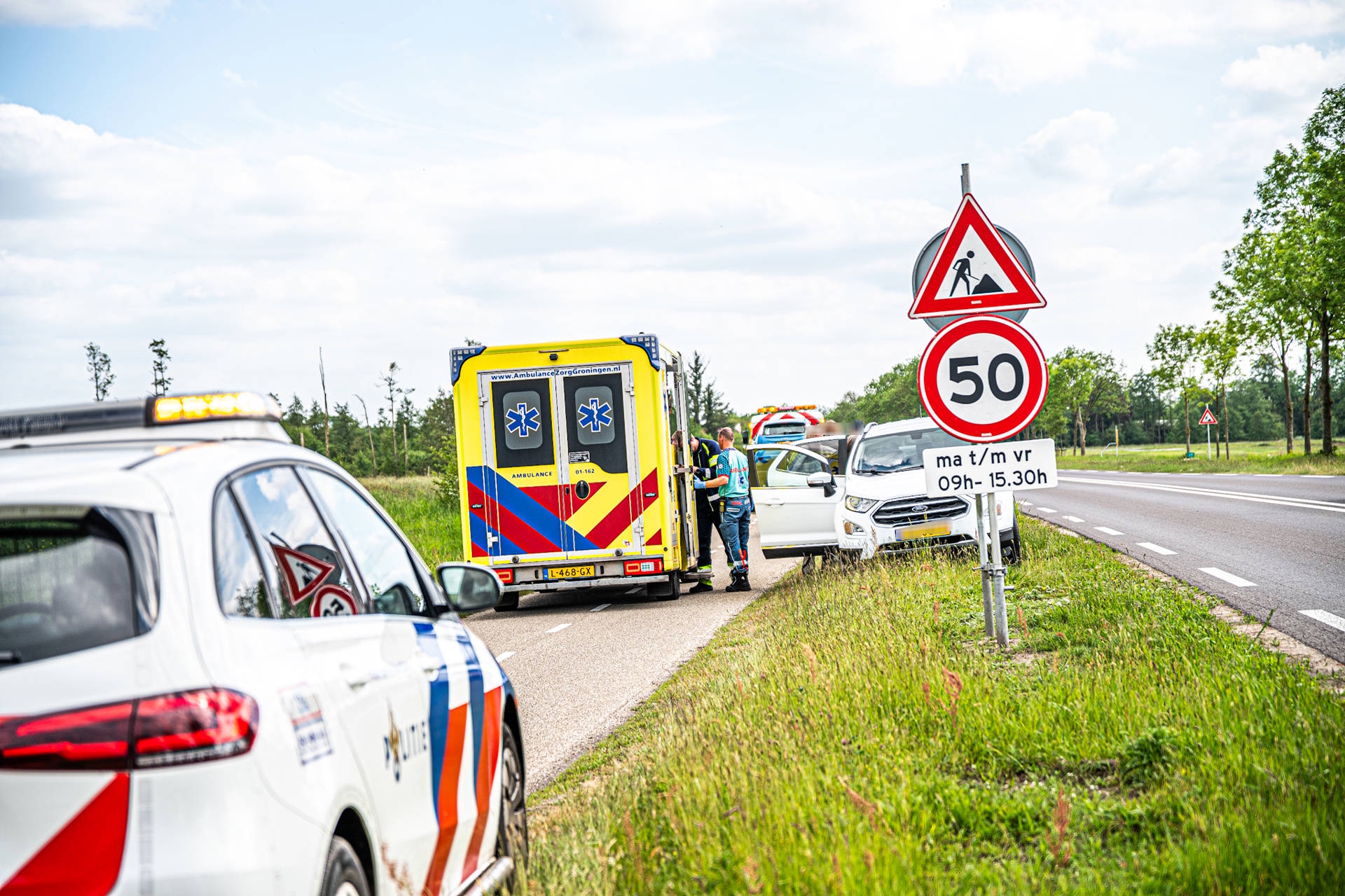 Motorrijder gewond na botsing met autos bij Peize.
