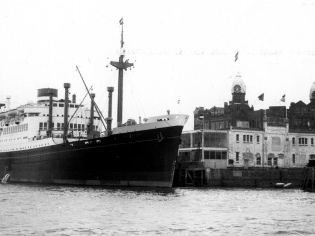 De Westerdam aan de Wilhelminakade op 24 juni 1946