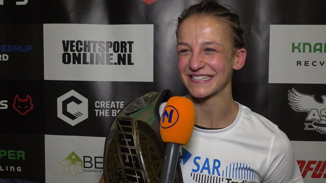 Sarèl de Jong geniet van de zege