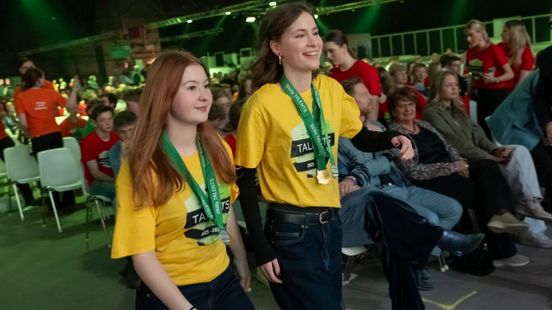 Roos en Sophie zijn Nederlands kampioen Bloemschikken
