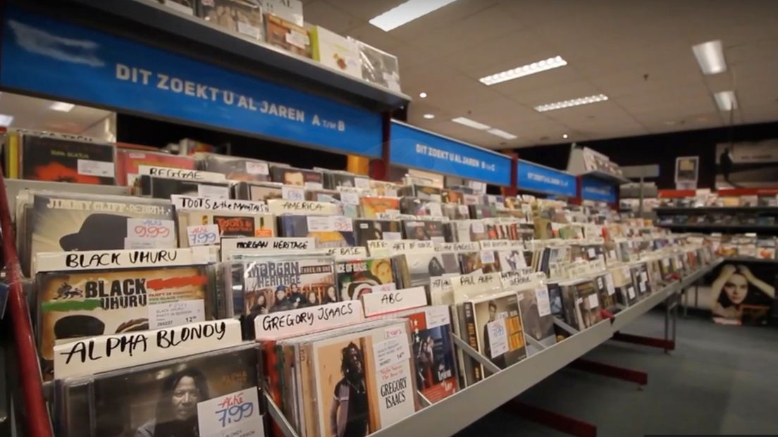 CD's en Lp's kopen in een winkel,  het kan nog steeds (Rechten: RTV Drenthe)