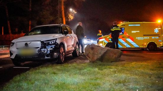 Botsing op kunstrots • schuur verwoest. Botsing op kunstrots • schuur verwoest.