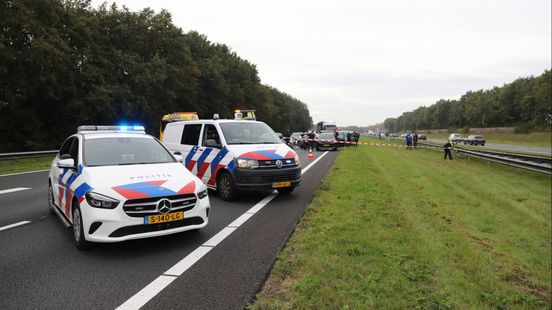 A27 richting Almere volledig afgesloten geweest na ongeval bij Eemnes. A27 richting Almere volledig afgesloten geweest na ongeval bij Eemnes.