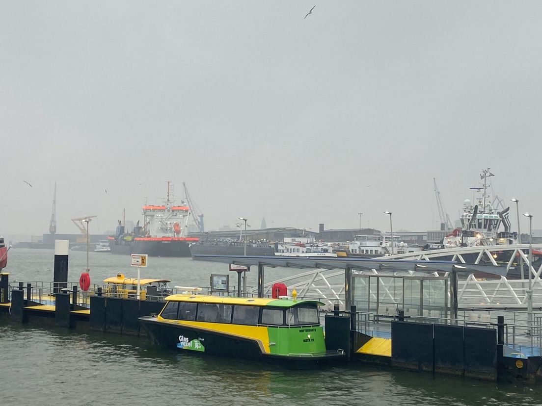 Nieuwe veerdienst met XL-watertaxi tussen Marconistraat en Heijplaat