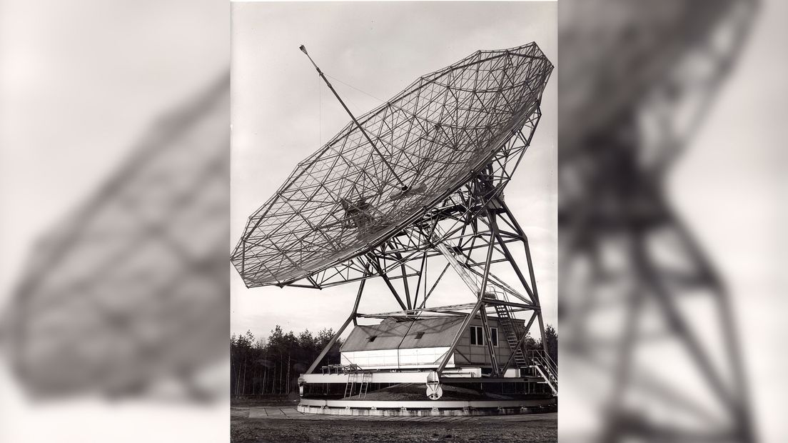 De radiotelescoop bij Dwingeloo kort na de bouw (Rechten: archief Astron)