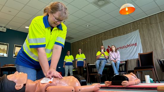 Meer vrijwillige reanimeerders nodig in Fryslân: "Je hoeft niet altijd beschikbaar te zijn" Nieuws