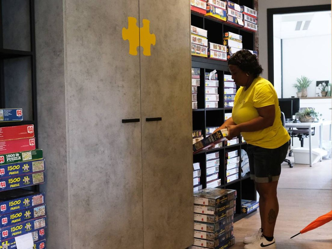 Jeanelis weet vaak precies waar gezochte puzzels in de kast liggen