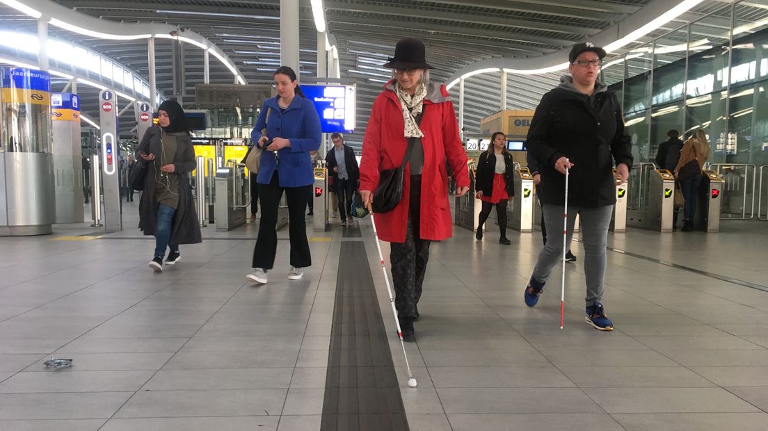 Liesbeth Blankhart is blind en komt regelmatig op Utrecht Centraal.