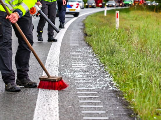 Glasscherven zorgden voor file op N34 tussen Emmen en Klijndijk, weg weer open