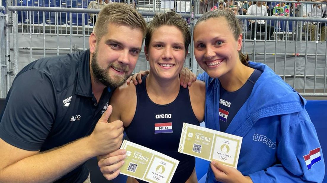 Bart Pol met Laura Aarts (midden) en Sarah Buis (rechts)