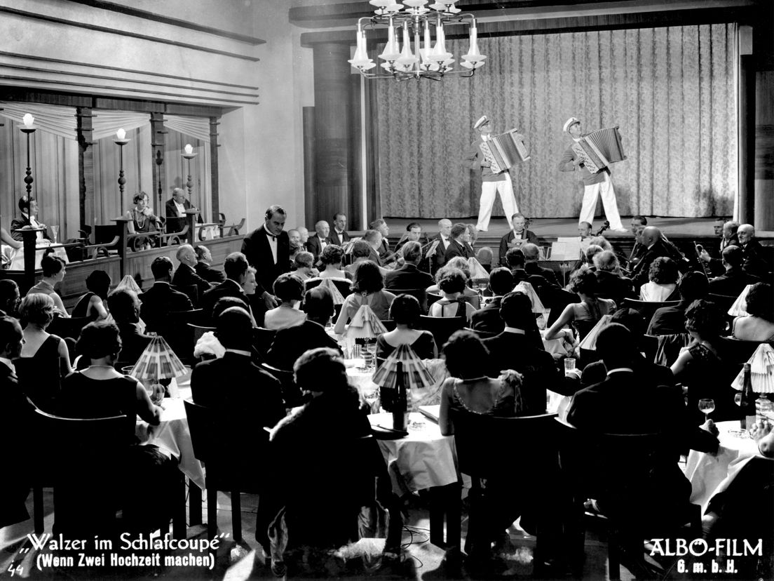 The Two Willards - Jack Willard en Harry van der Velde - in de Duitse speelfilm 'Ein Walzer im Schlafcoupé', in 1930.