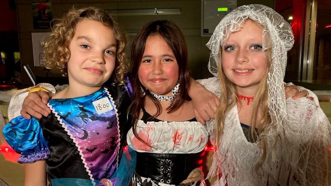 Kinderen griezelen en maken plezier tijdens de Nacht van het Archief.