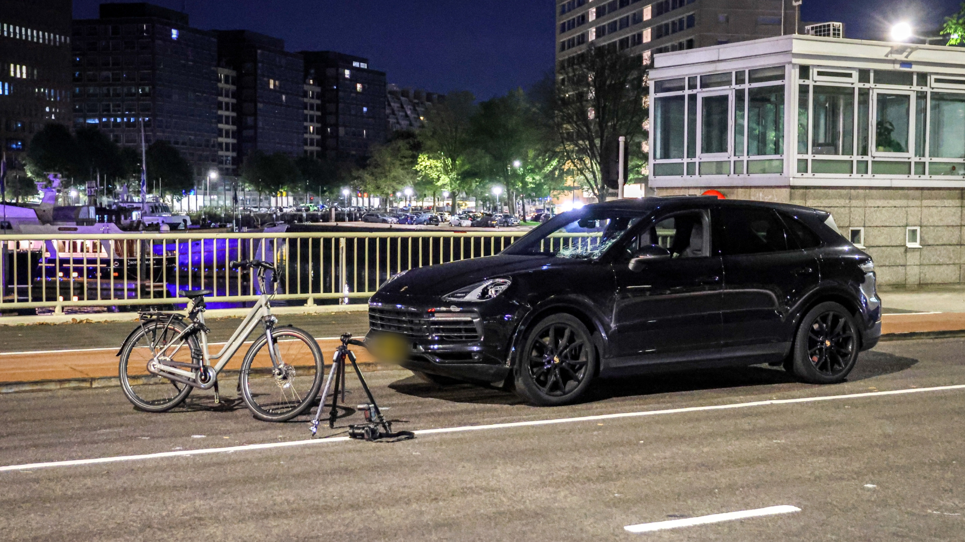 De Porsche werd bestuurd door een 30-jarige Rotterdammer