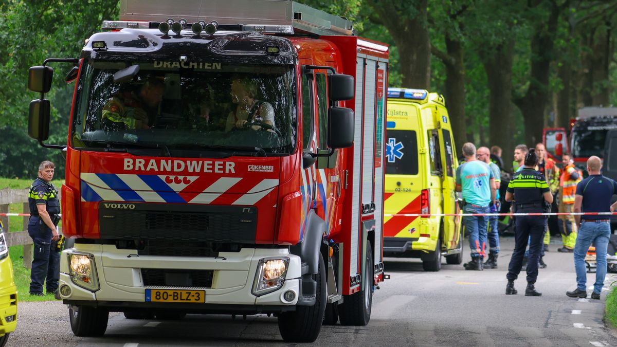 Vuurwerk vermoedelijk oorzaak brand in afvalopslag Harlingen | Balletjespistolen in beslag genomen i