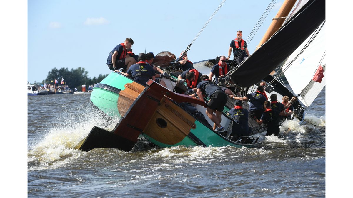 Kijk hier naar de samenvatting van het skûtsjesilen bij Langweer