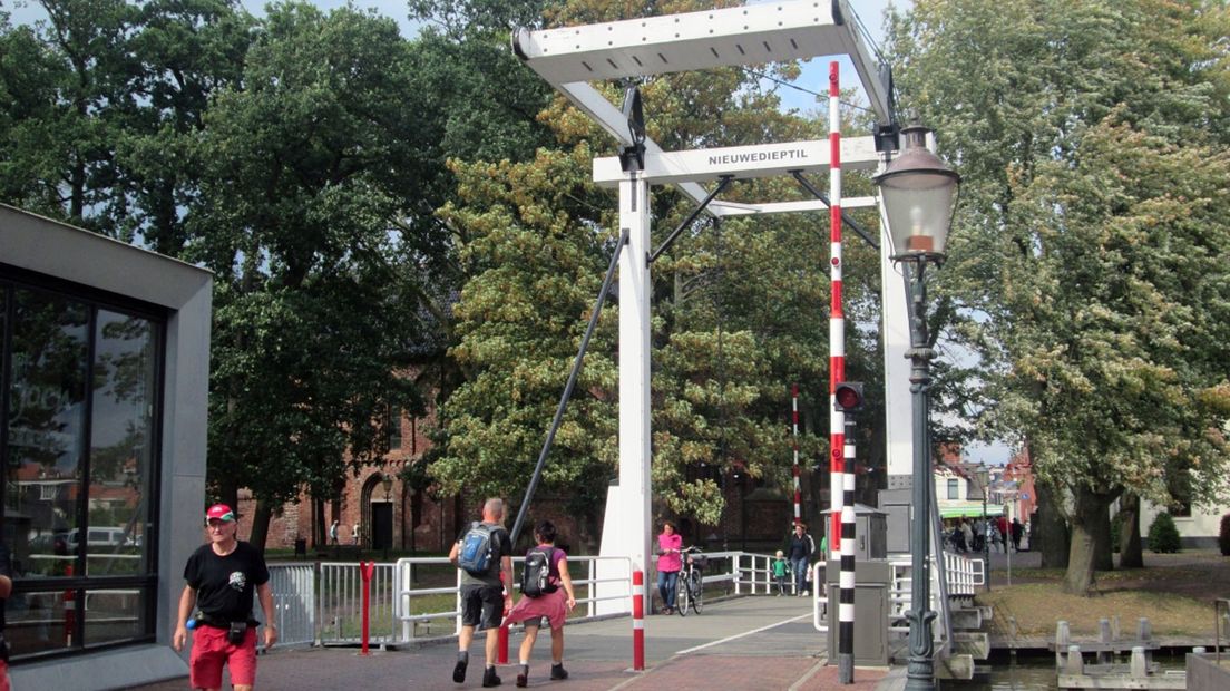 Klapbrug Nieuwedieptil in het centrum van Appingedam