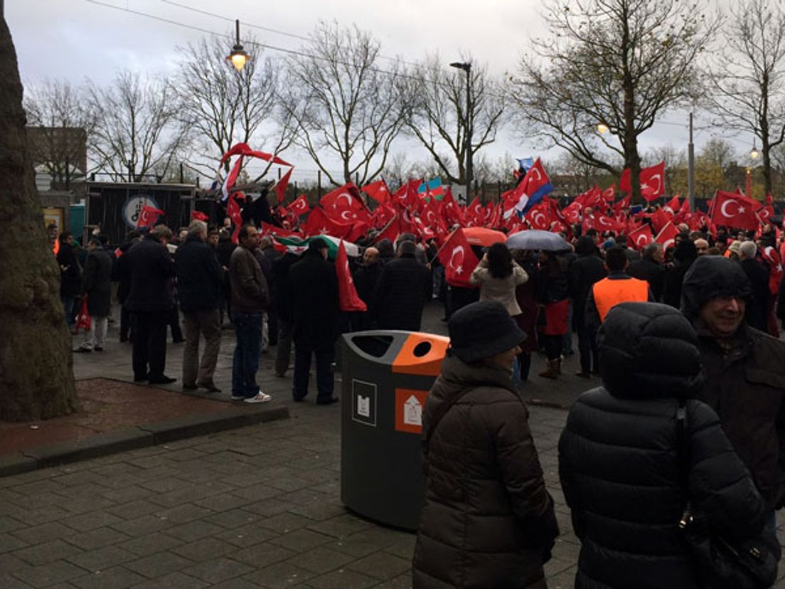 De menigte op het Afrikaanderplein