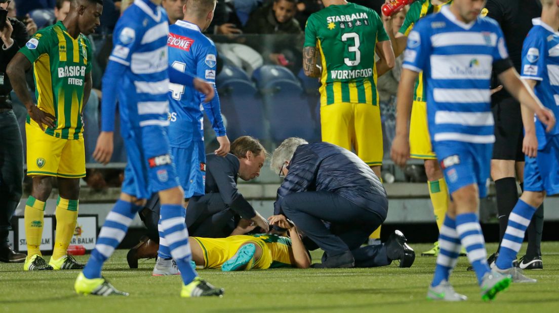 PEC Zwolle-ADO Den Haag, Giovanni Korte ligt geveld met een hersenschudding