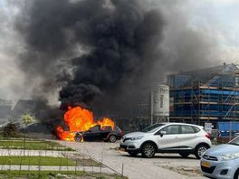 Auto brandt uit in Assen