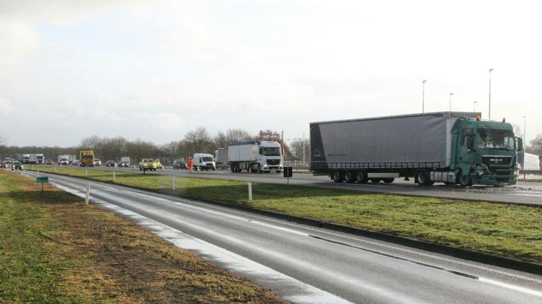 Ongeluk met vrachtwagens leidt tot lange file op A1