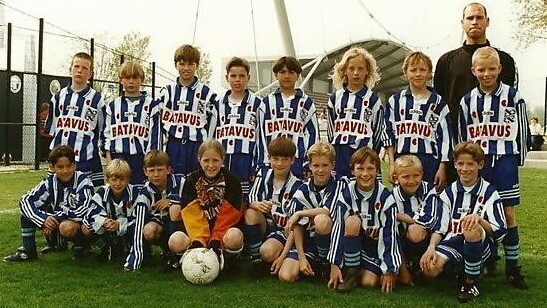 De D1 fan Hearrenfean, mei ûnder oaren Geert Arend Roorda, Loes Geurts (keeper) en Etemadi (5e fan links boppe)
