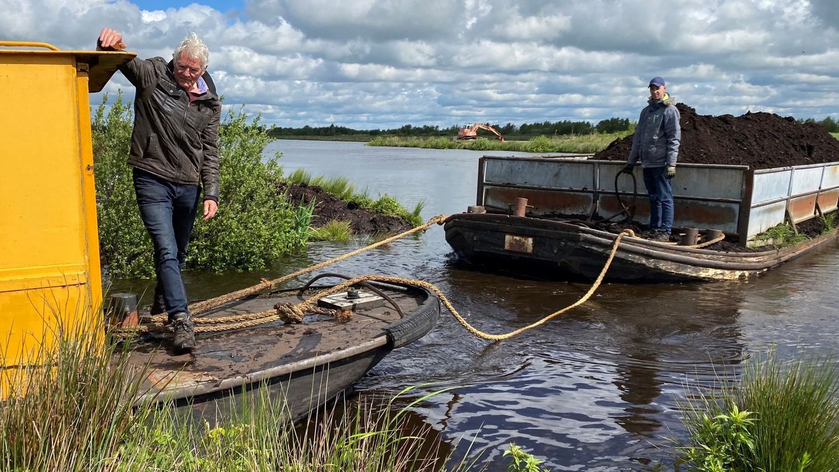 De laatste vracht voor de veengraver van De Deelen: 