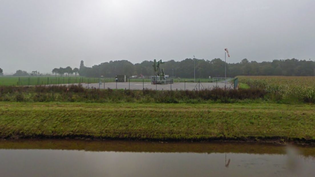 Een olieboor van het bedrijf Winterschall DEA (Rechten: Google Streetview)