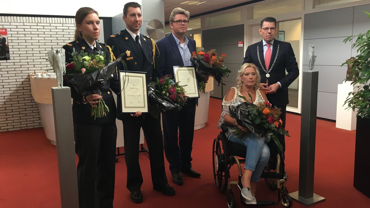 Medaille voor Klazienavener die vrouw uit het water redde - RTV Drenthe